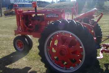 F 20 Farmall Very Nice