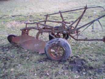 Oliver  2-14 Rooster Comb Plow