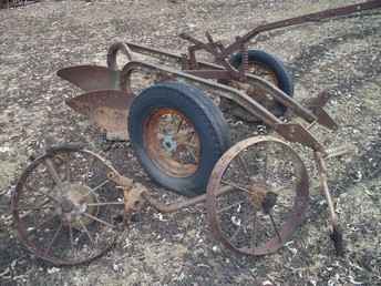 John Deere 2 BTM Plow