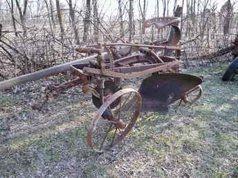 John Deere Horse Drawn Sulky Plow/Left