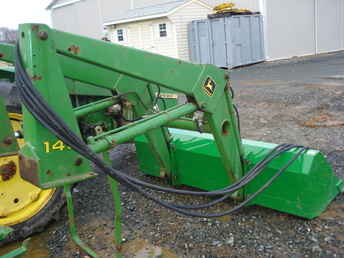 John Deere 148 Loader