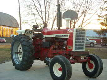 1206 Farmall Good Condition