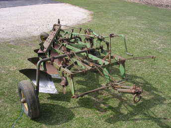 * * John Deere 5 X 16 Plow * *