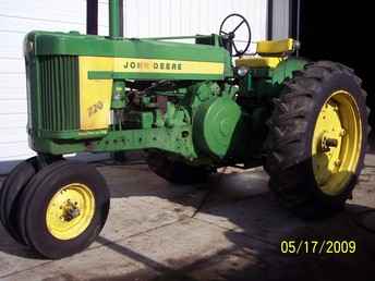 John Deere 720 Tractor