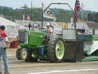 Oliver 880 Pulling Tractor