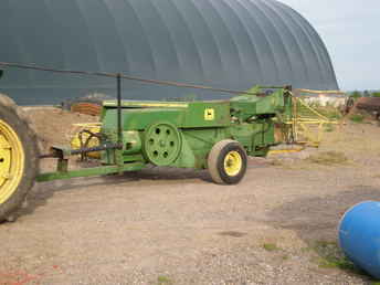 John Deere 336 Baler 