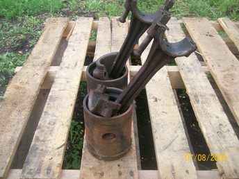 John Deere B Pistons