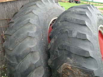 18.4X38 V Cut Pulling Tires