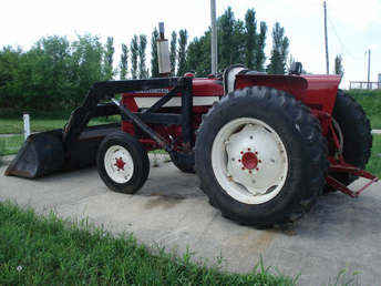 444 Ih Tractor & Loader