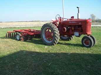 1946  Farmall M & Disc