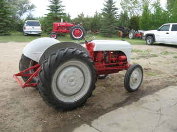 Ford 9N 1941 Tractor, Model H