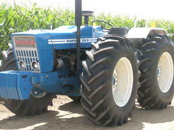 Ford County 1124 4WD Tractor