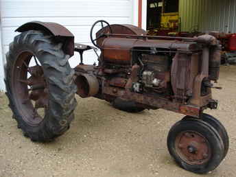 Farmall F-12 W/ Fenders (Late)