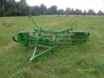 John Deere 350 Hay Raqke