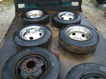 G195 R 19.5  Tires & Wheels