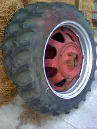 Farmall 560 Cast Hub Firestone