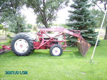 Ford 600 With Superior Loader