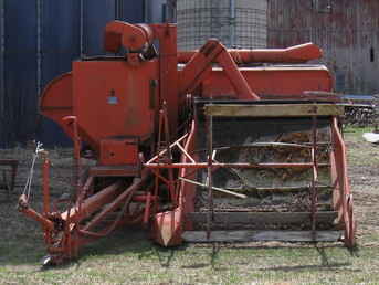 Used Farm Tractors for Sale: Allis Chalmers 66 Big Bin Combine (2009-09 ...