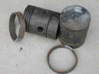 John Deere Nos D Pistons With Rings