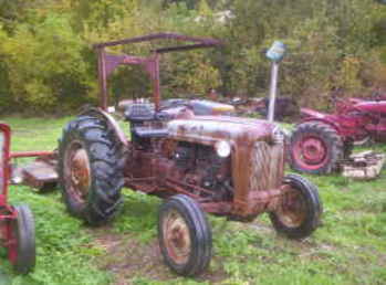 Ford 850 Gas Tractor