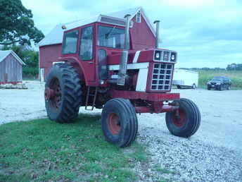 Rare  Ih 1568 V-8