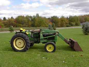 John Deere 820 With Loader