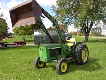 John Deere 820 With Loader