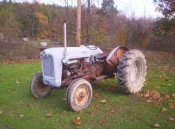 Ford 850 Gas Tractor