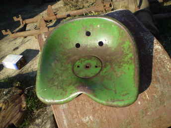 John Deere L_LA Or LI Seat