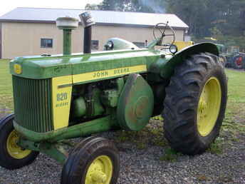 John Deere 820