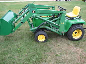 John Deere 44 Loader