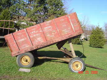 John Deere Wagon, Hoist W/Barge Bed