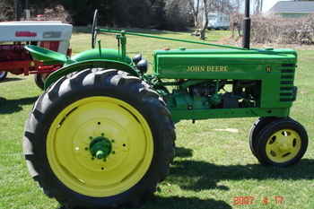 John Deere H  Very Nice