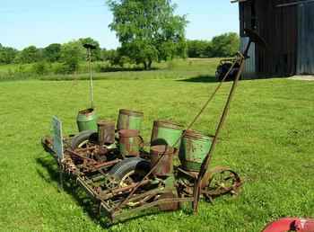 John Deere 490 Planter