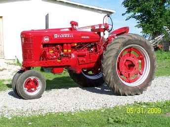 49 Farmall MD W/ 9 Speed
