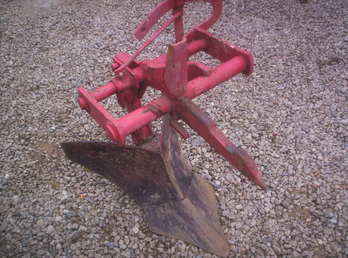 Farmall 1PT Middle Buster Plow