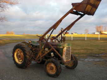550 Oliver Diesel W/Loader