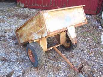 I-H Cuc Cadet Dump Cart