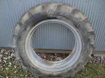 1 - 9.5X24 Tire & Rim