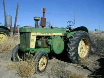 John Deere 820