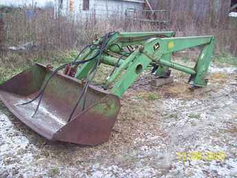 John Deere 158 Loader