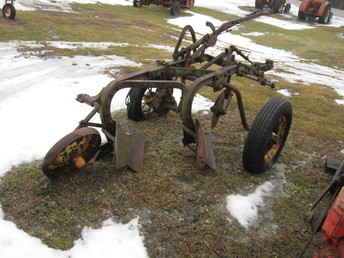 John Deere 2BTM Plow