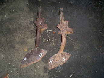 Jointers Off John Deere #52 Plow 