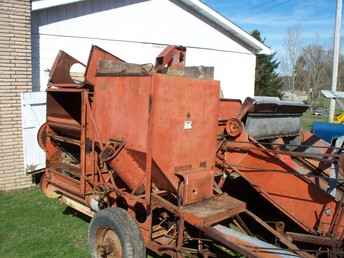 Allis Chalmers  Combine