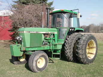 John Deere 4440