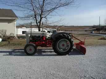 Very Nice 861 Ford Tractor