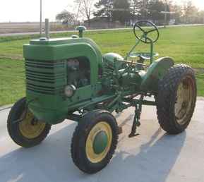 John Deere LA W/ Mounted Cult