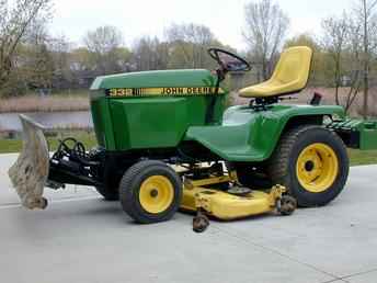 John Deere 332 Garden Tractor