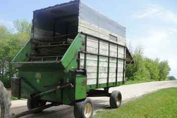 John Deere Silage / Chuck Wagon