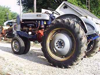 Ford 900 Series Tractor